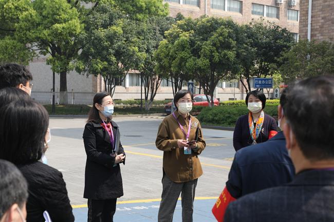 领导出发去东冠前.JPG