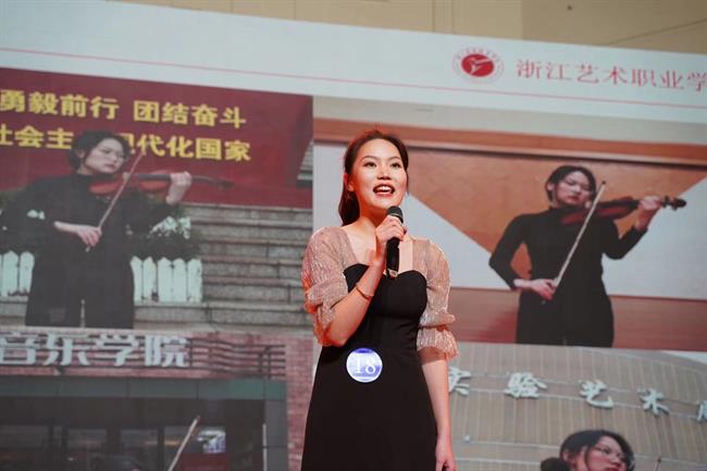 张郁鑫.jpg
