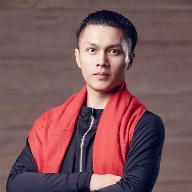 李伟.jpg