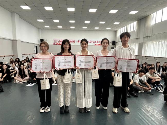 舞蹈学院校友联络员聘任仪式.jpg